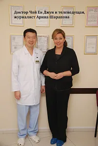 Доктор Чой Ен Джун и телеведущая, журналист Арина Шарапова